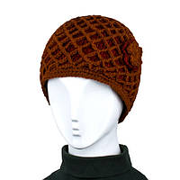 Жіноча в'язана шапка з вовни