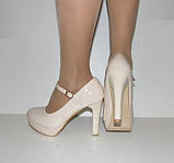 Бежеві лакові туфлі на стійкому каблуці з ремінцем 38 39 40, фото 2