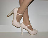Бежеві лакові туфлі на стійкому каблуці з ремінцем 38 39 40, фото 4
