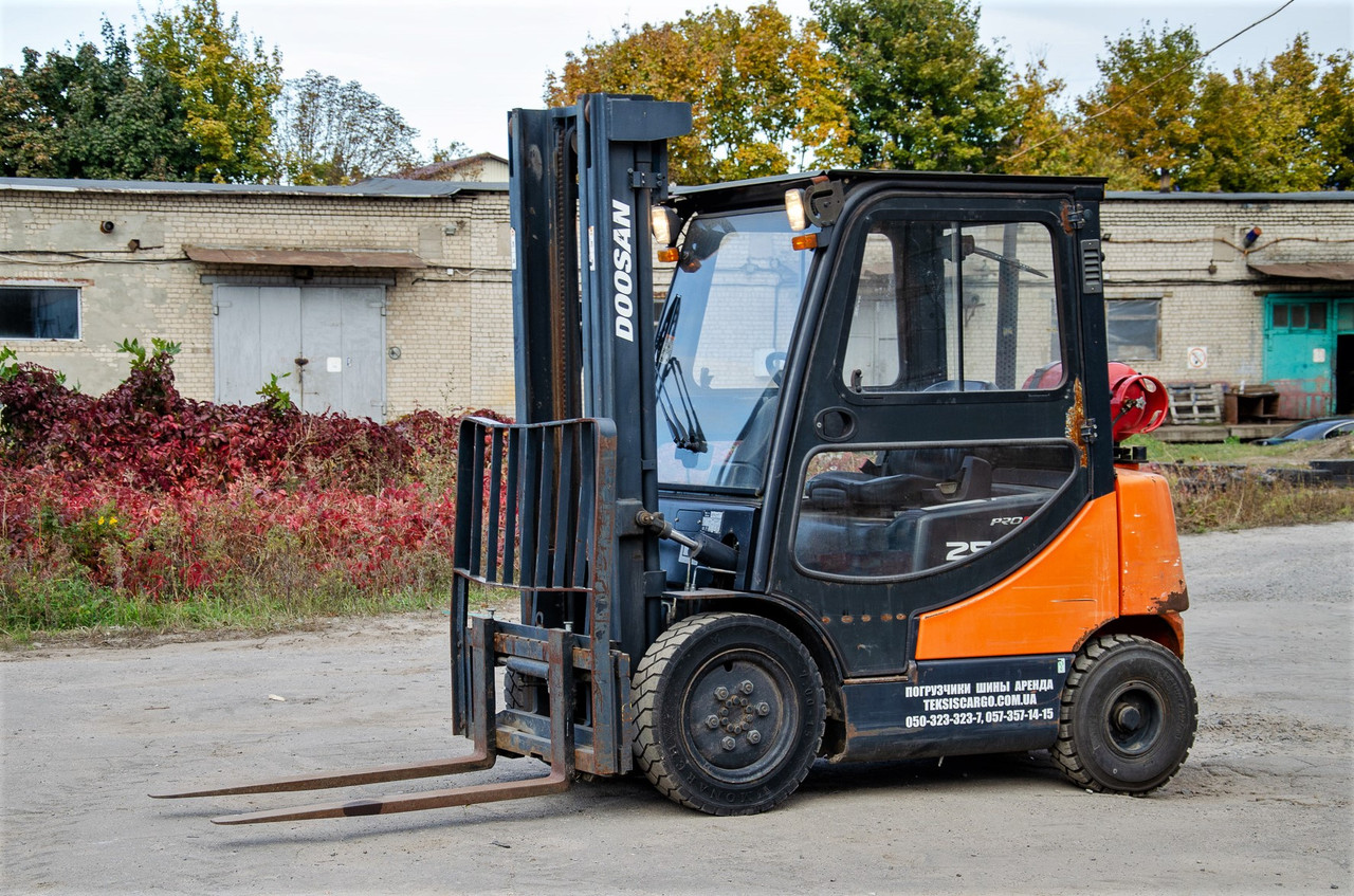 Вилковий навантажувач б/к DOOSAN G25E-5, 2.5 тонни, ГАЗ, 2008 рік, КАБІНА, висота підіймання 3.5 м