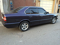 Дефлекторы окон на BMW 5 (E34) седан 1988-1995 (скотч) AV-Tuning. Ветровики на BMW 5 (E34)