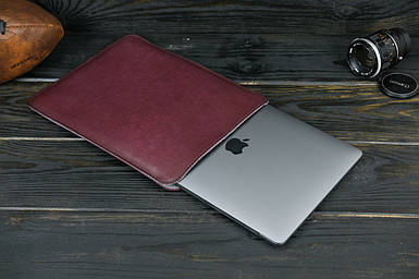 Шкіряний чохол для MacBook Дизайн №1 з повстю, натуральна шкіра італійський Краст, колір Бордо
