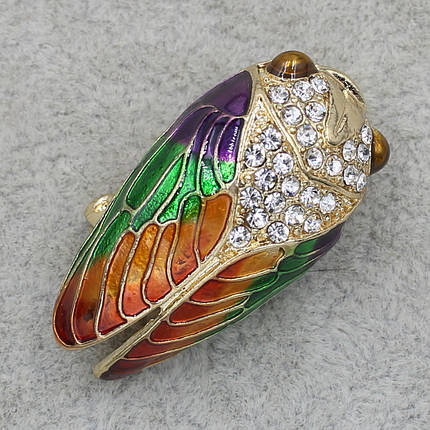 Брошка металева золотиста Жук із кристалами покритий кольоровою емаллю розмір виробу 40х20 мм, фото 1