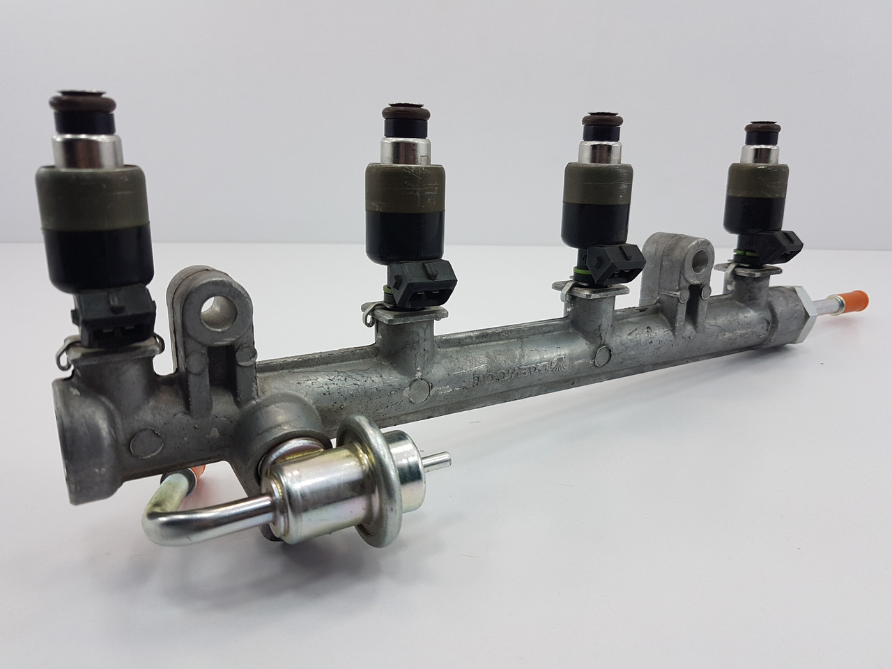 Паливна Рампа з форсунками NEXIA 1.5 SOHC GM Корея (ориг)