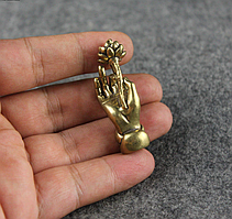 Вінтажний ретро мідний латунний брелок статуетка рука з квіткою Лотоса для ключів авто мото ключів сигналізації
