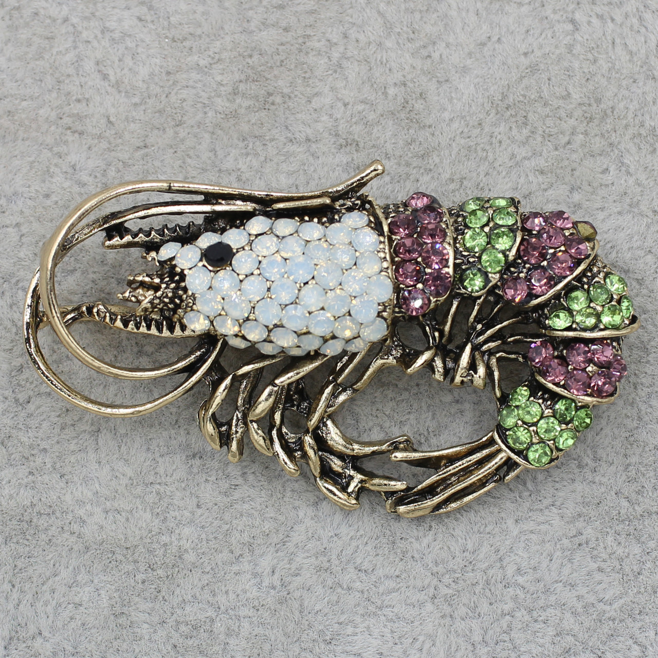 Брошка металева золотиста Креветка з різнобарвними стразами розмір виробу 50х30 мм