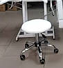 Табурет на колесах низький стільчик для майстра педикюру педикюрні стільці для салону краси мод., фото 2