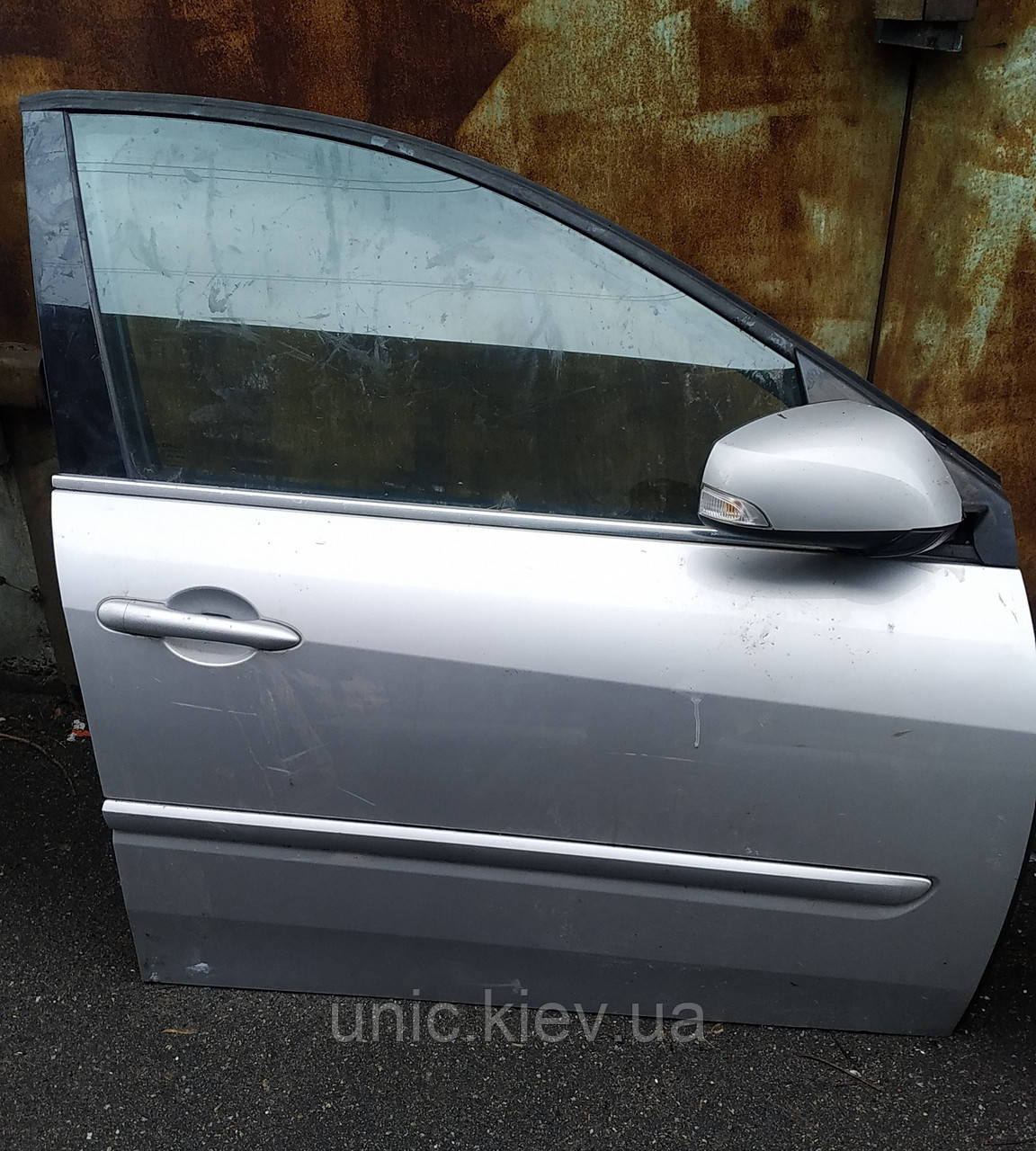 Двері передні праві Рено Лагуна 3 б/в (801000025R)