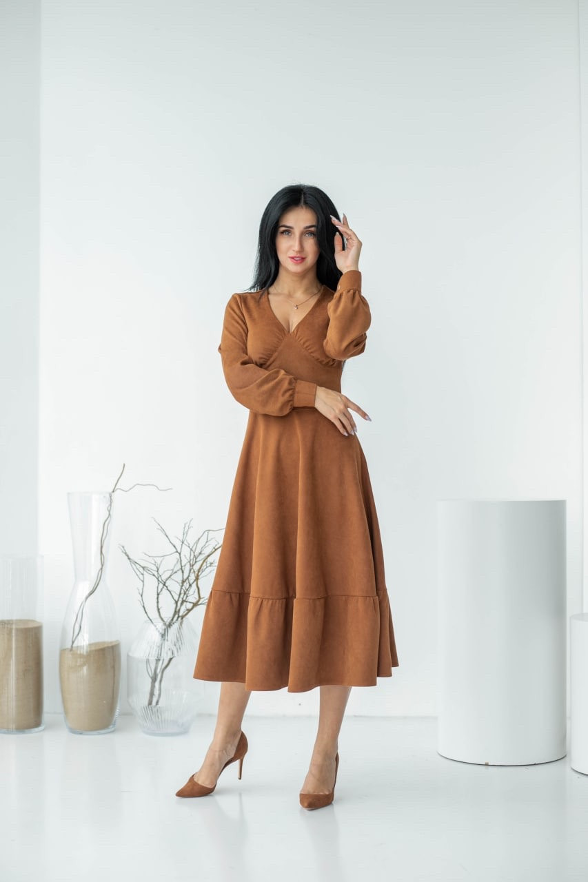 Сукня жіноча із замші з V образним вирізом у теракотовому кольорі