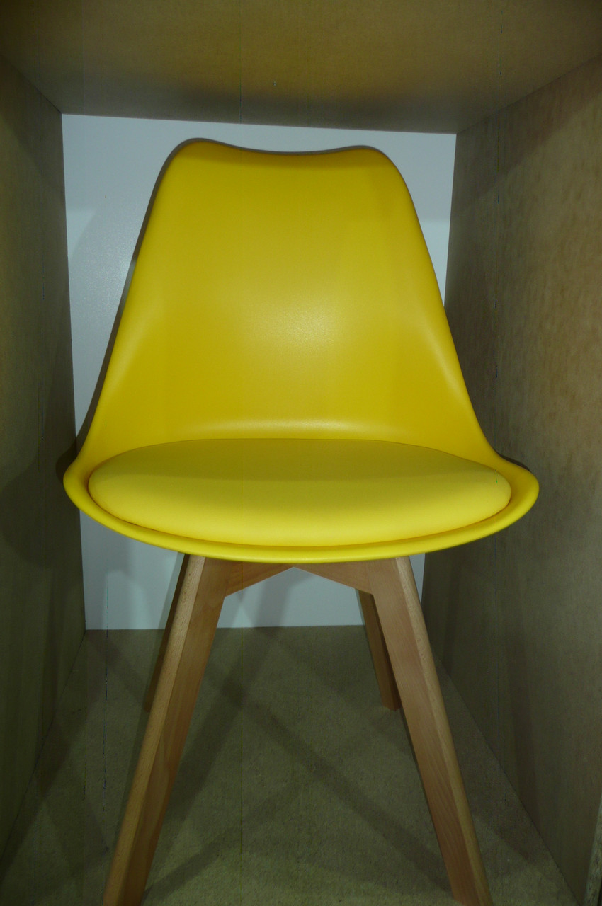 Стілець пластик Milan (Мілан) жовтий 14 на дерев'яних ніжках, м'яке сидіння, фото 1