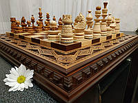 Шахматный набор "To my King / Queen": классические фигуры и шахматная доска с резьбой по дереву.