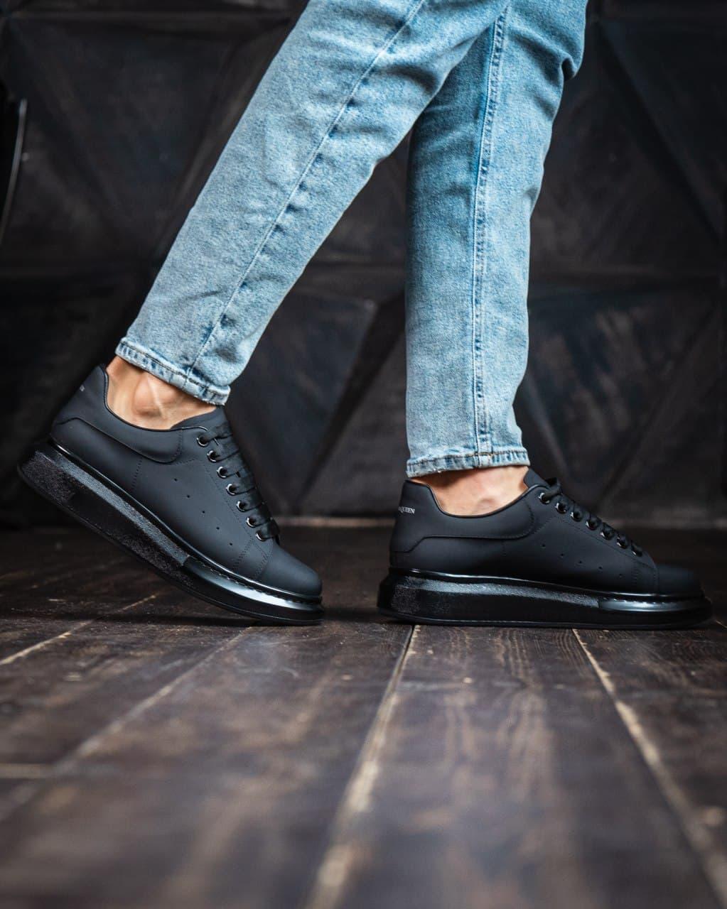 Кроси дівчині шкіряні A.Mcqueen Patent Black. Маквіни жіночі чорні Alexander McQueen демісезонні
