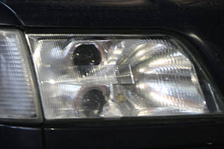 Audi 100 (C4 С5) - заміна моно лінз на бі-ксенонові Infolight Ultimate G5 2,5" H1 в фарах