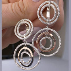 Срібні сережки-підвіски з золотими накладками з фіанітами (4,5 см) РН-422