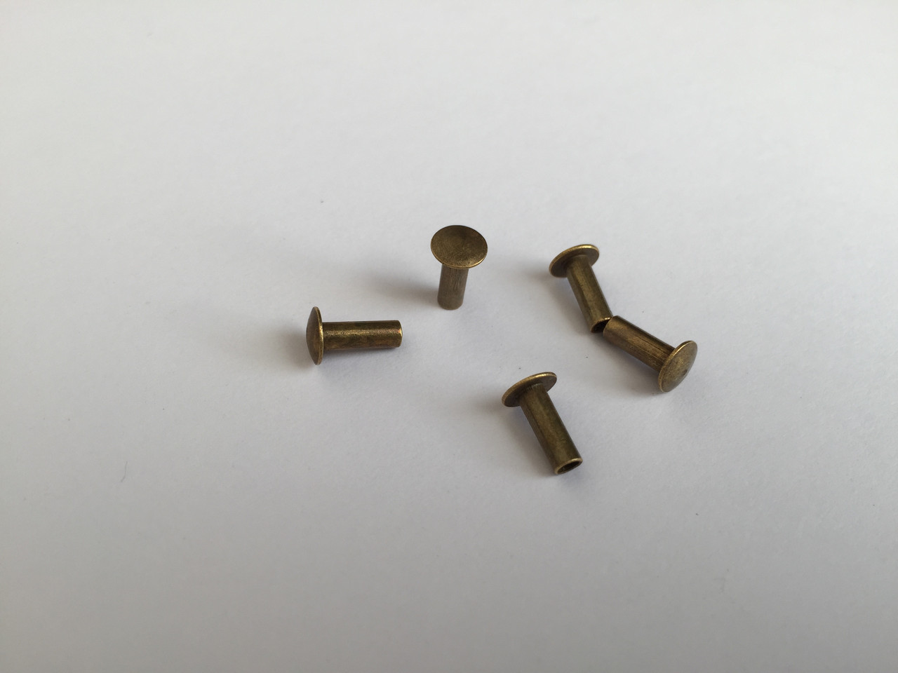 Кріплення, заклепки. Колір "стара латунь". 3х9мм