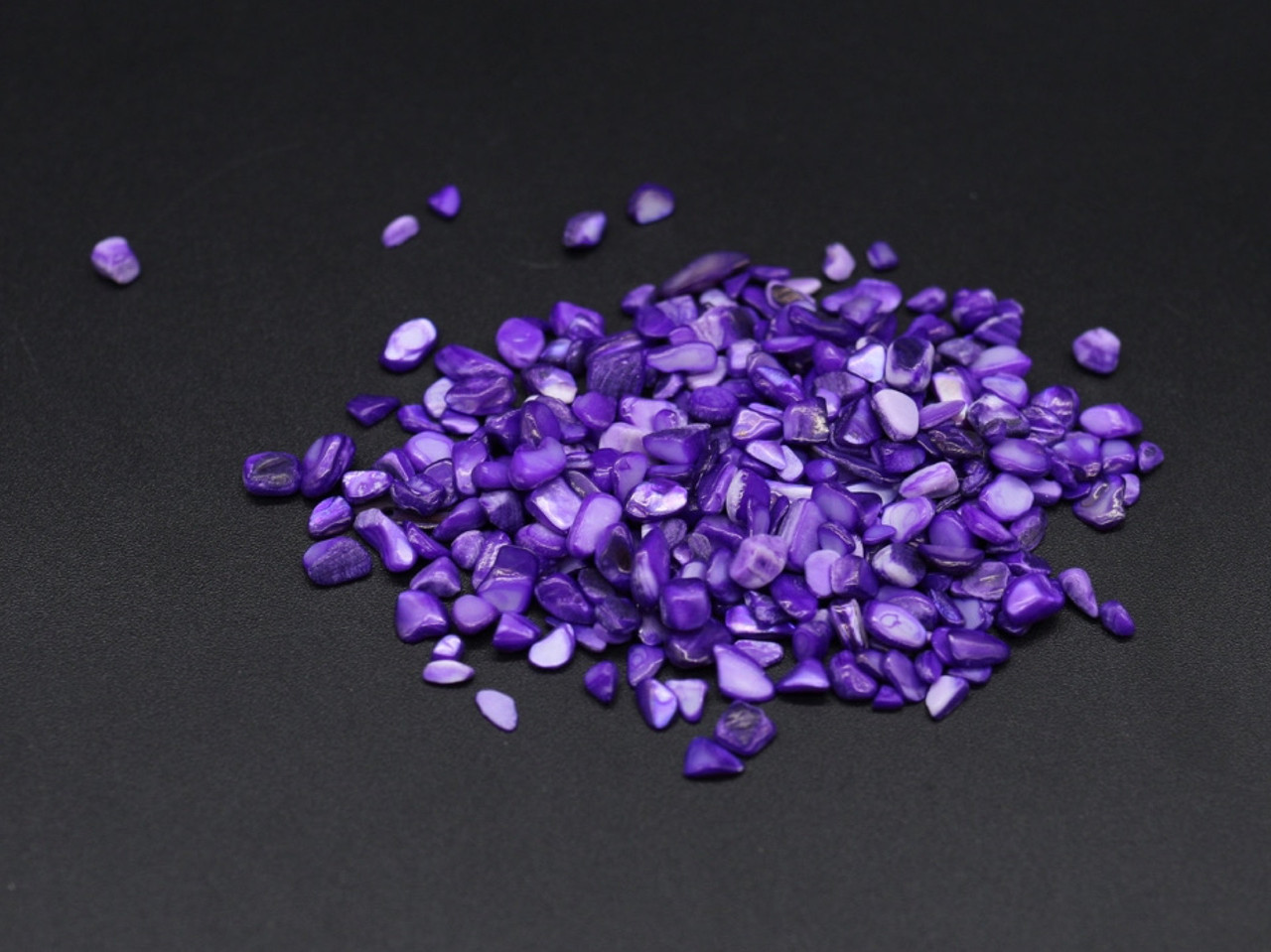 Подрібнений камінь полірований для декору картин, сувенірів, ваз та інтер'єрів, колір бузок