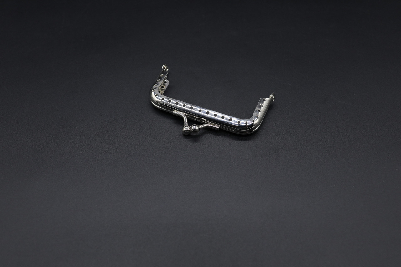 Фермуар. Колір "срібло". 8см.