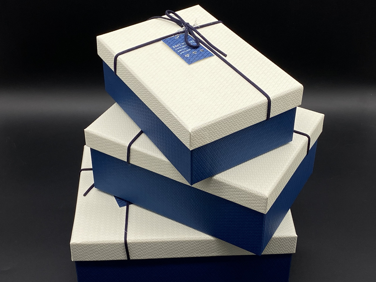 Коробка подарункова. 3шт/комплект. Колір біло-синій. 23х16х10см.