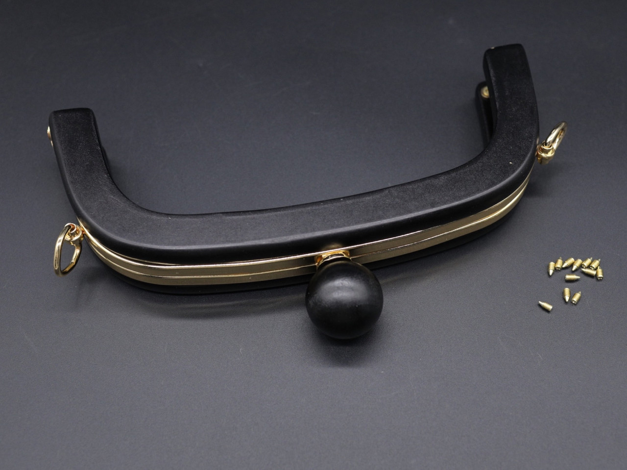 Фермуар дерев'яний. Колір чорний. 21см