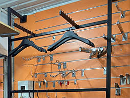 Пристінне обладнання для магазину одягу