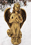 Статуетки ангелів на кладовище. Скульптура Ангела дівчинки з білого бетону 75 см золото, фото 5