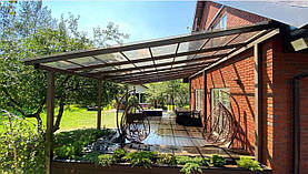 Навіс односкатний для дому в сучасному стилі