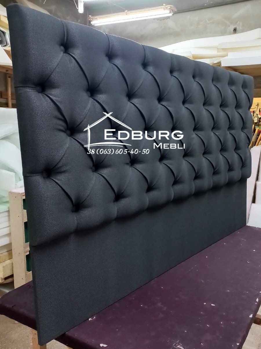 Узголів'я ліжка з ґудзиками