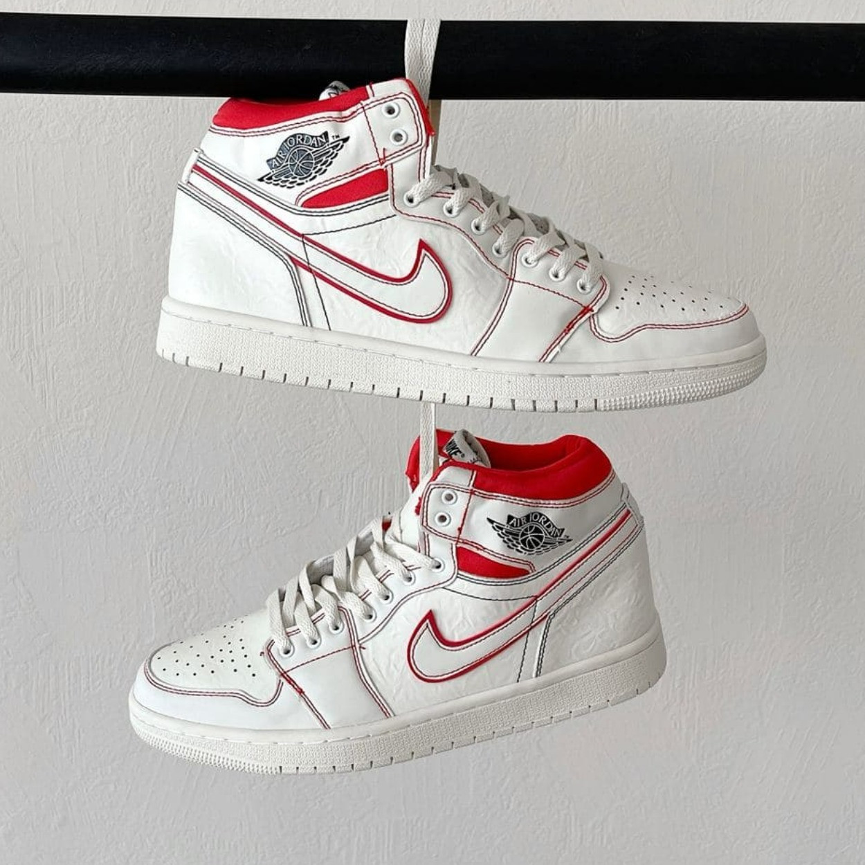 Кросівки жіночі Nike Air Jordan білі з червоним найк аїр джердан високі осінь весна, фото 1