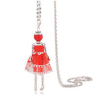 Кулон на довгому ланцюжку лялечка червоного кольору