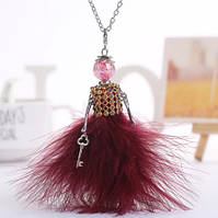 Кулон на довгому ланцюжку " Лялечка" з гарною спідничкою з пір'їнок