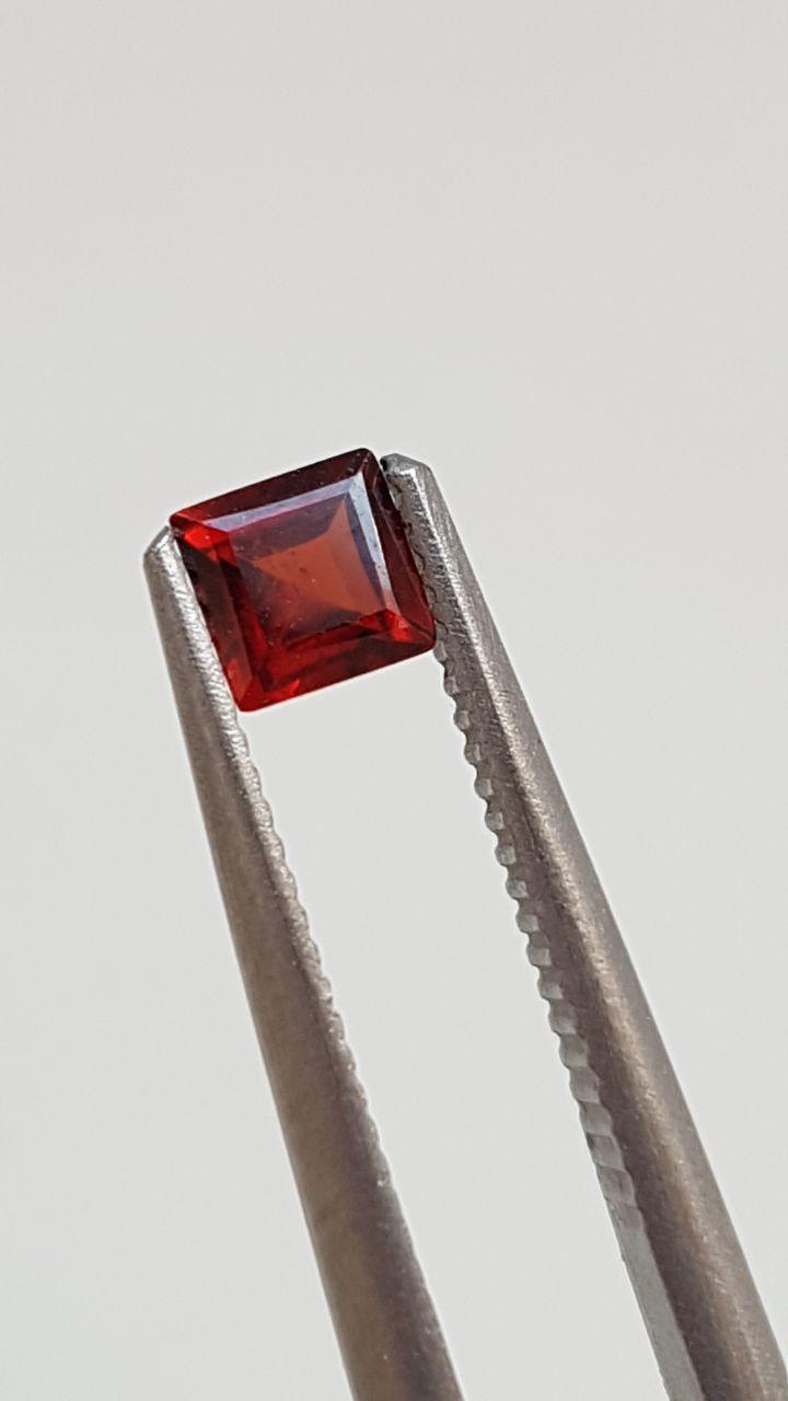 Натуральний гранат родоліт 0.4 ct 3.96 x 3.96 x 2.36 mm