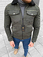 Мужская стильная утеплённая куртка в полоску с меховым воротником зелёная на весну/осень