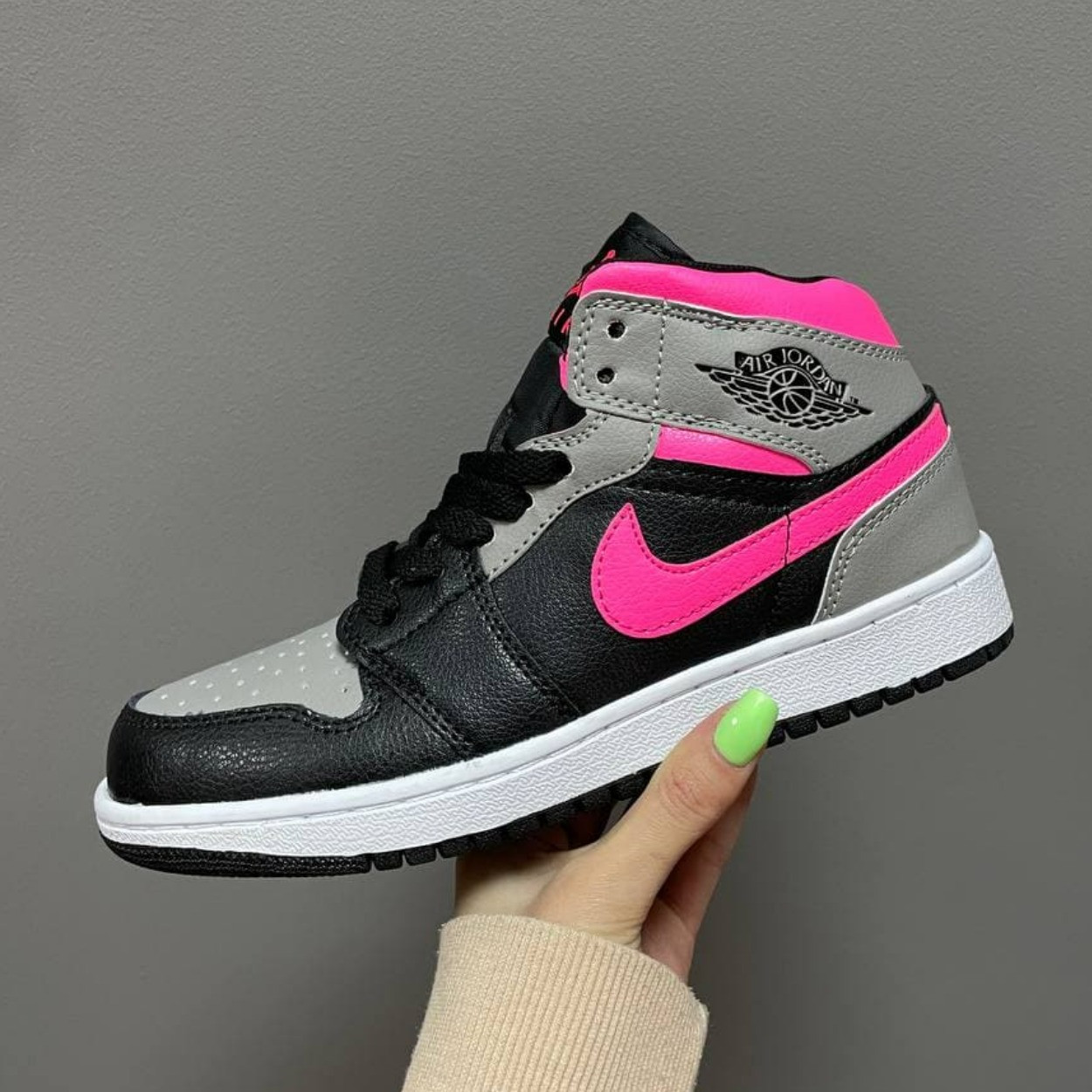 Кросівки Nike Air Jordan 1 Pink/Black/Grey сірі жіночі найк аїр джердан демісезонні повсякденні, фото 1