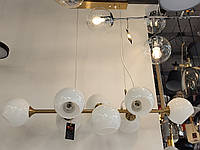 Золотая люстра на 8 лампочек с современном стиле