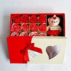 Подарунковий набір мила у формі 12 бутонів троянд і м'якого ведмедика