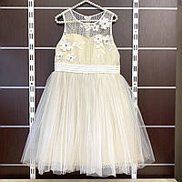 Нарядное платье молочного цвета с пышной юбкой для девочки
