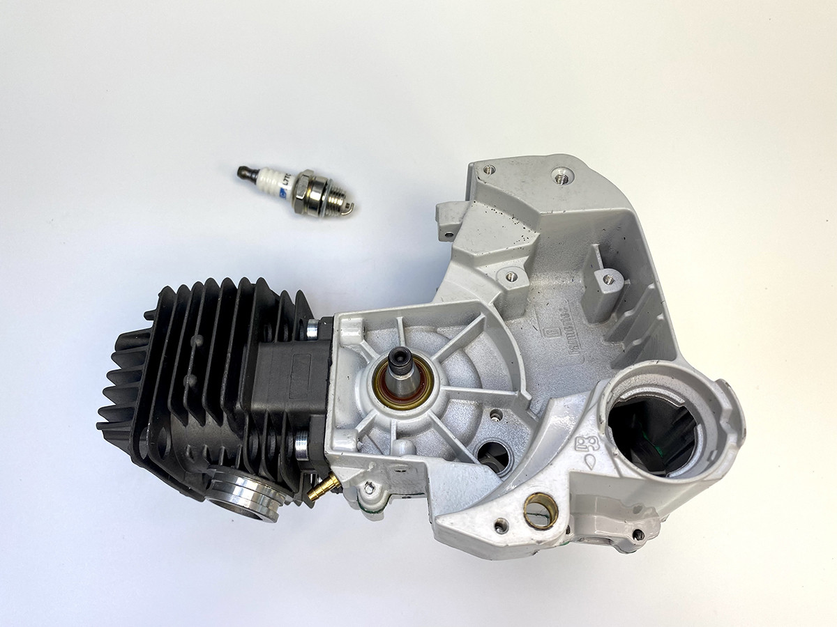 Двигатель (ЦПГ, картер, коленвал, колено, шпильки, аморты) для MS 200T - фото 1 - id-p1556200601