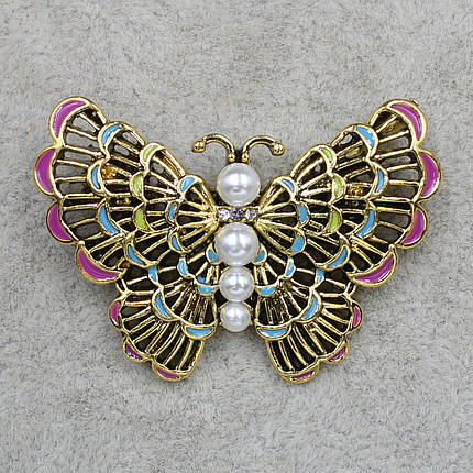 Брошка металева золотиста Метелик з перлами покрита кольоровою емаллю розмір виробу 50х30 мм, фото 1