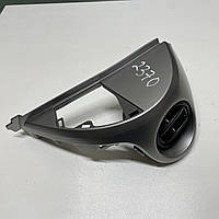 Дефлектор воздуха с пластиком торпедо передний левый на Mazda 2 DE мазда D65164961