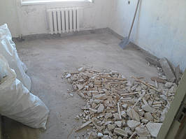 Сміття відразу ж пакувалося в мішки і виносилося (пішки, без ліфта, щоб уникнути тертя з сусідами по під'їзду).