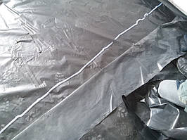 День другий. Після закладання технологічних отворів у плитах перекриття (і інших щілин), була виконана робота з влаштування плівкової гідроізоляції (плівка в два шари, внахлест, з проходженням стиків силіконовим герметиком).