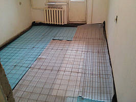 У частині однієї з кімнат через занадто маленьку висоту майбутнього пирога стяжки ЭППС замінили більш тонкий матеріал.