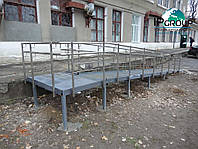 Ограждение пандуса для инвалидов. Изготовим и установим в кротчайшие сроки пандус металлический.  Перила для лестницы из металла от производителя. Городская больница № 28 в Харькове.