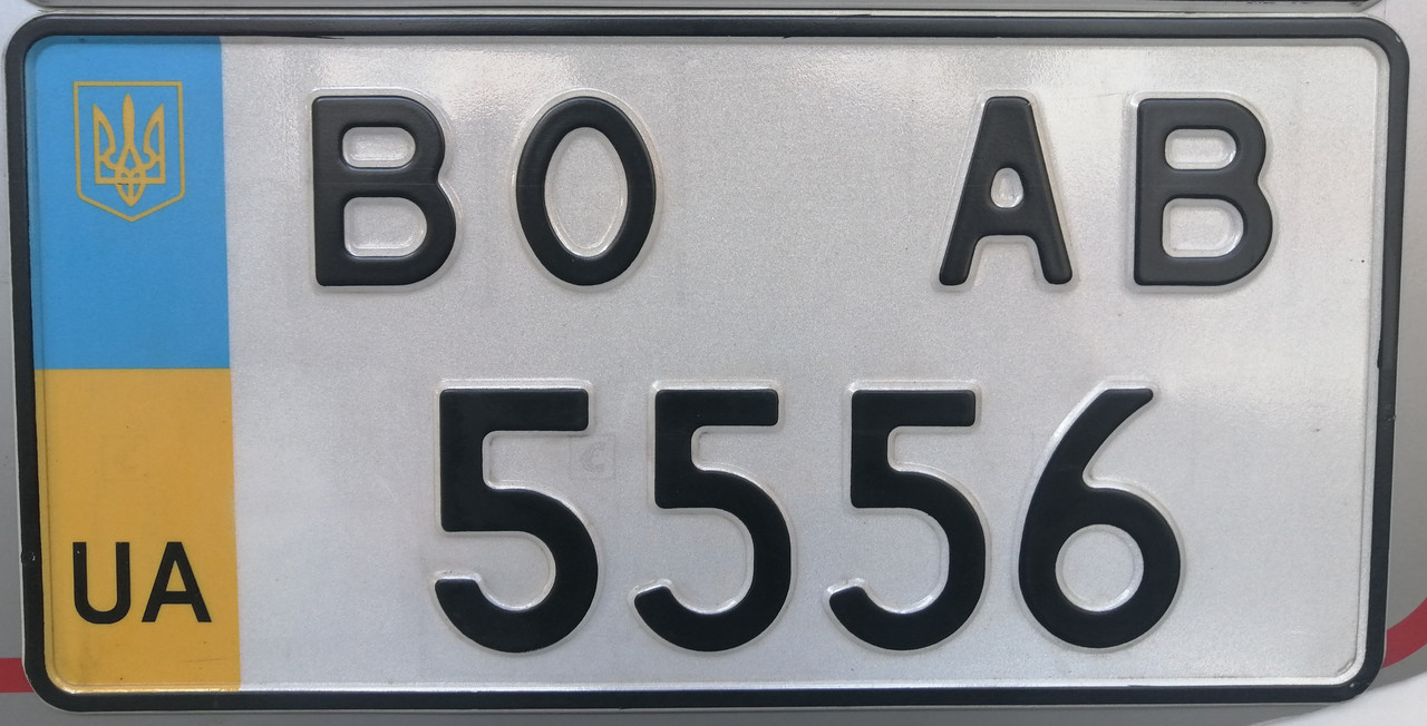 Американський квадратний номерний знак на автомобіль тип 7-3 ДСТУ 3650:2006