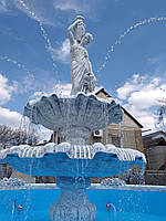 Фонтан "Дівчина з глечиками двоярусний" з бетону