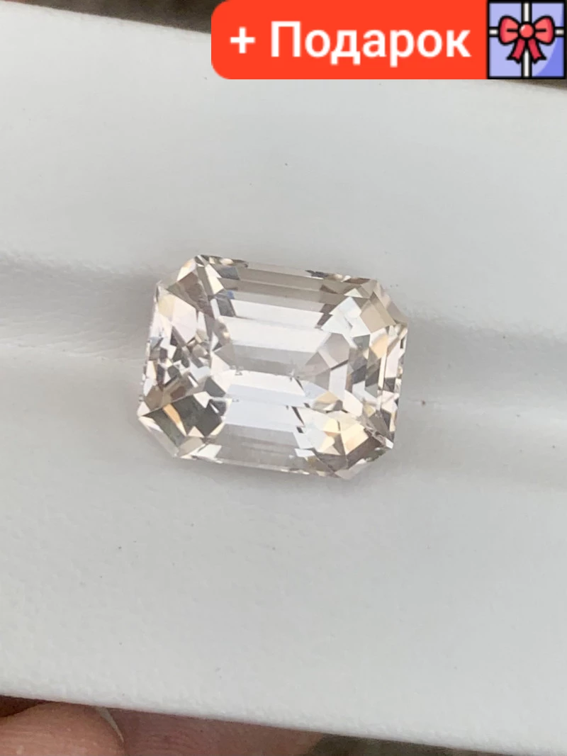 Натуральний природний Топаз 10.85 Сt. 8.16 x 5.35 x 3.95mm