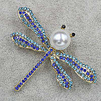 Брошка металева золотиста Стрекоза з блакитними та синіми сапфірами з перлиною розмір виробу 50х40 мм