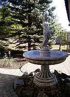 Фонтан із бетону "Дівчина з глечиками в чаші"