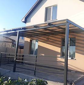 Навіс із монолітного полікарбонату з примиканням до будинку