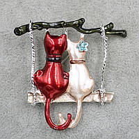 Брошь металлическая серебристая Кот и Кошка на качеле покрыта цветной эмалью размер изделия 50х50 мм